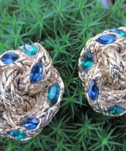 Boucle d&rsquo;oreilles Clips B.O earring classic signé F Volle Paris mode haute couture vintage résine doré et cabochon vert et bleu