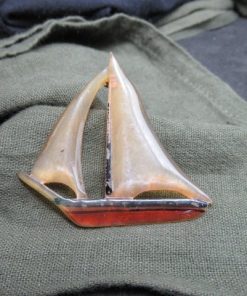 Broche en corne bateau vintage