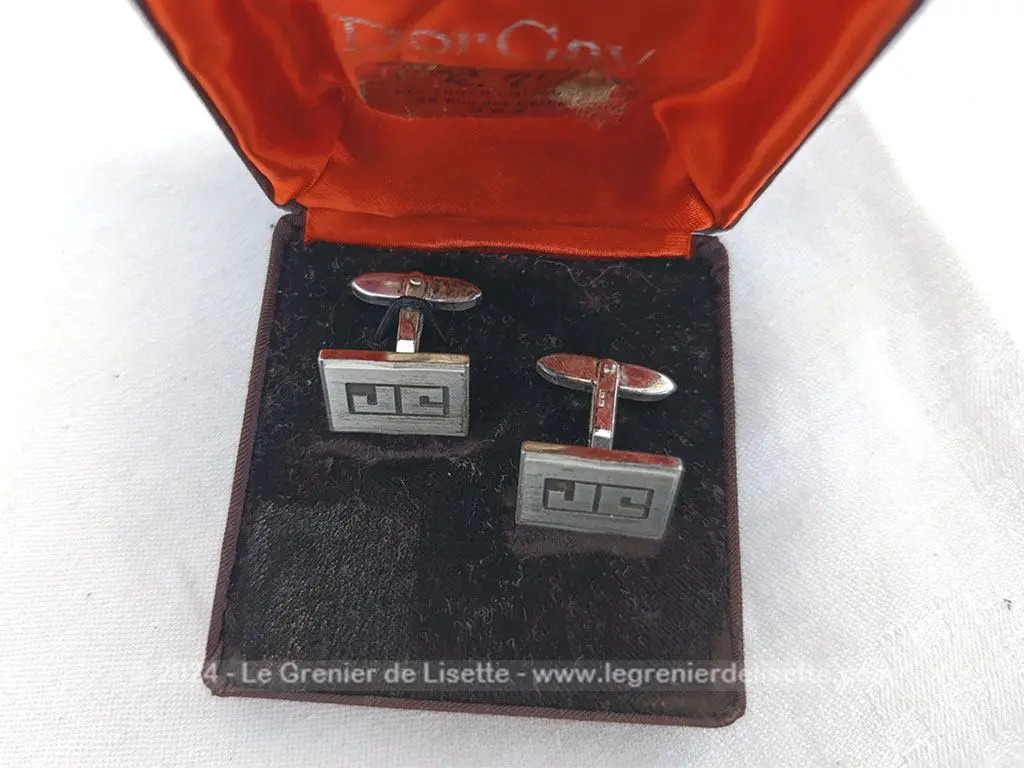 Boutons manchettes argent monogrammes JC dans écrin – Image 2
