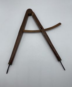 Vieux compas bois à pointe sèche